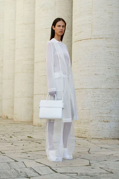 Look 17